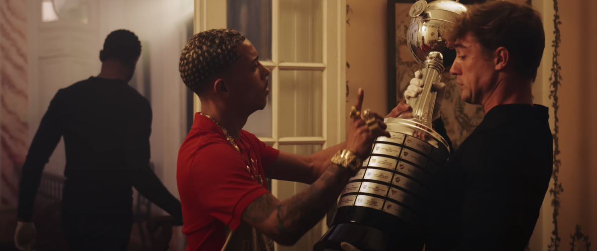 MC Poze do Rodo aparece com Taça da Libertadores em novo clipe ‘Metflix’