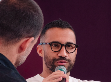 O avanço da tecnologia representa praticidade ou ameaça? 🧐 Segundo @kond , convidado da 3ª edição do AdVance Talks, as IAs não substituem pessoas, e sim potencializam quem sabe usá‑las.