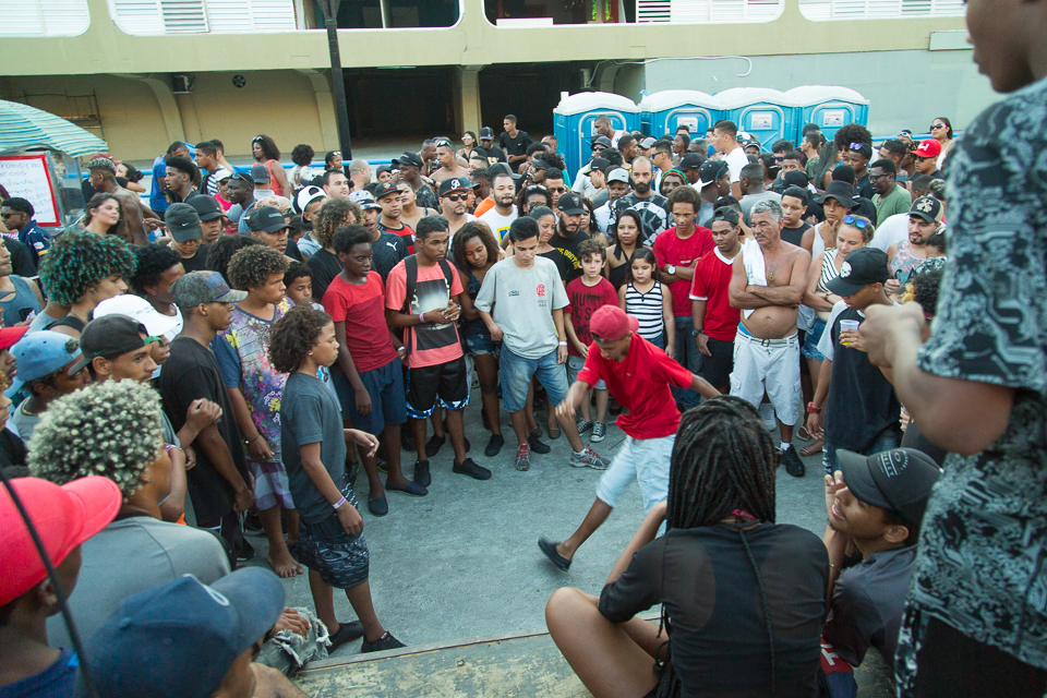 Rio Parada Funk reúne milhares de pessoas em 8 horas de bailes no  Sambódromo, Rio de Janeiro