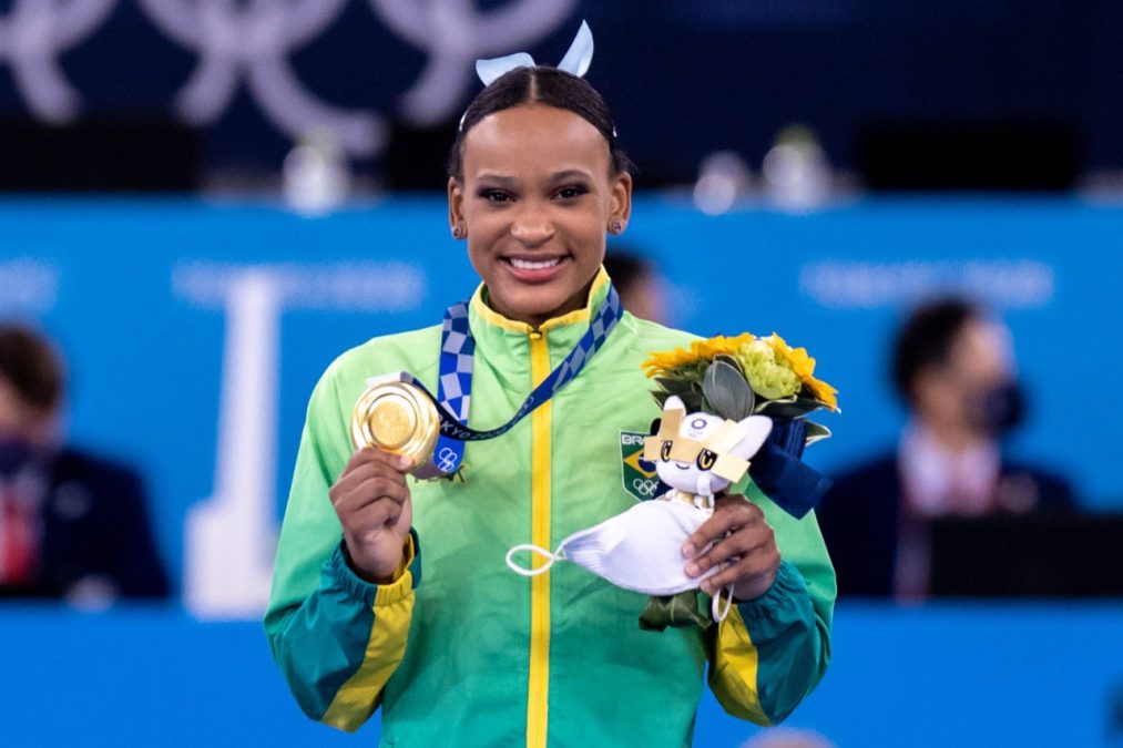 Rebeca Andrade se torna a 1ª brasileira a conseguir duas medalhas