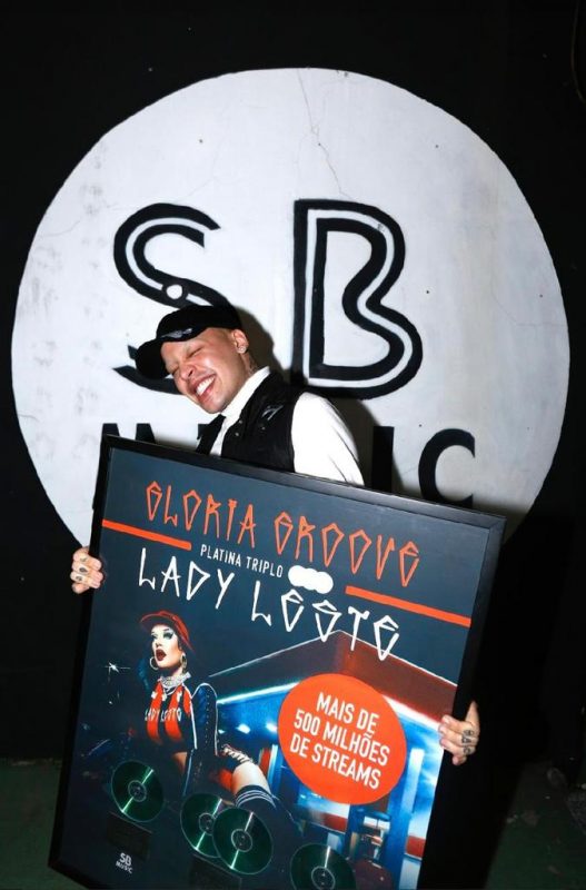 Disco de platina triplo: Gloria Groove é premiada por álbum Lady Leste 