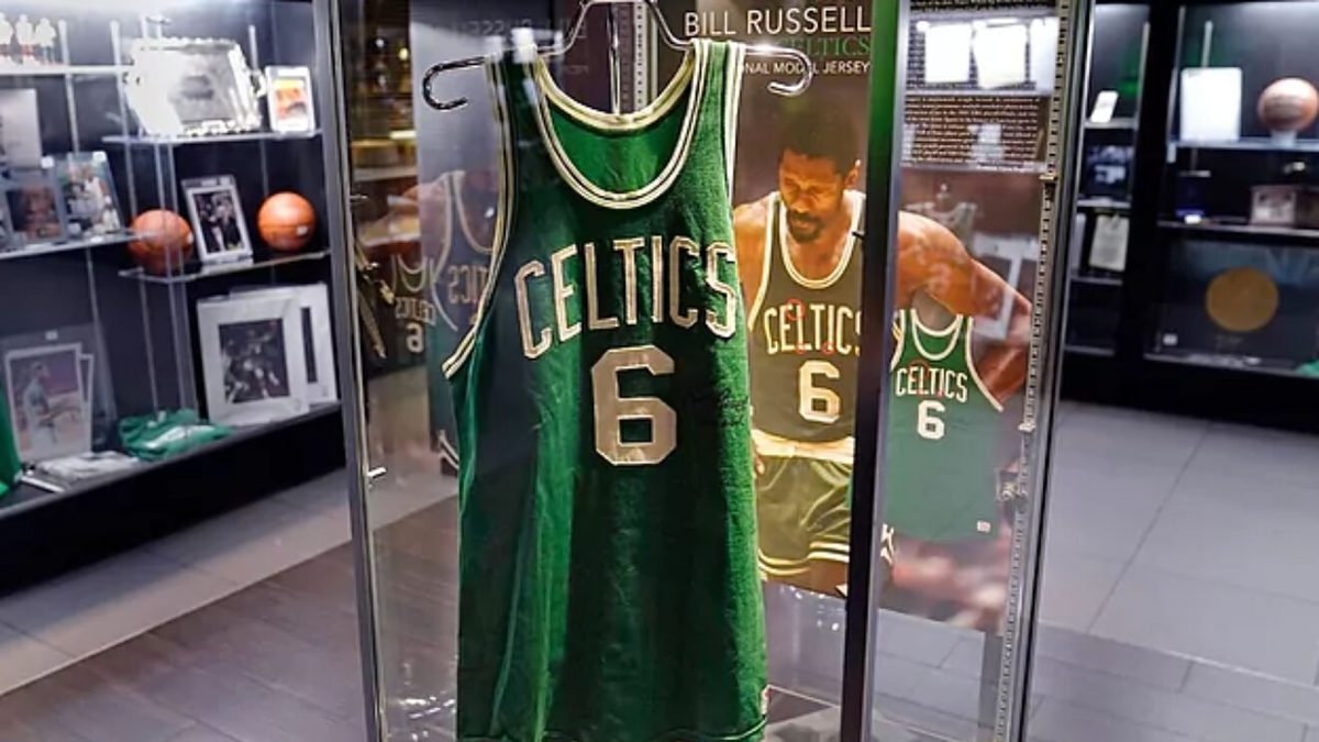 Bill Russell: NBA aposenta camisa 6 em homenagem ao pivô