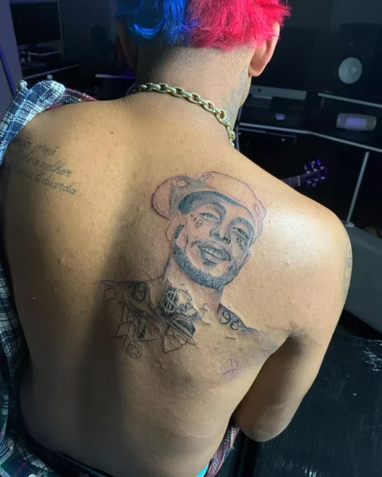 MC Brinquedo revela no Podpah que tem tatuagem de MC Lon