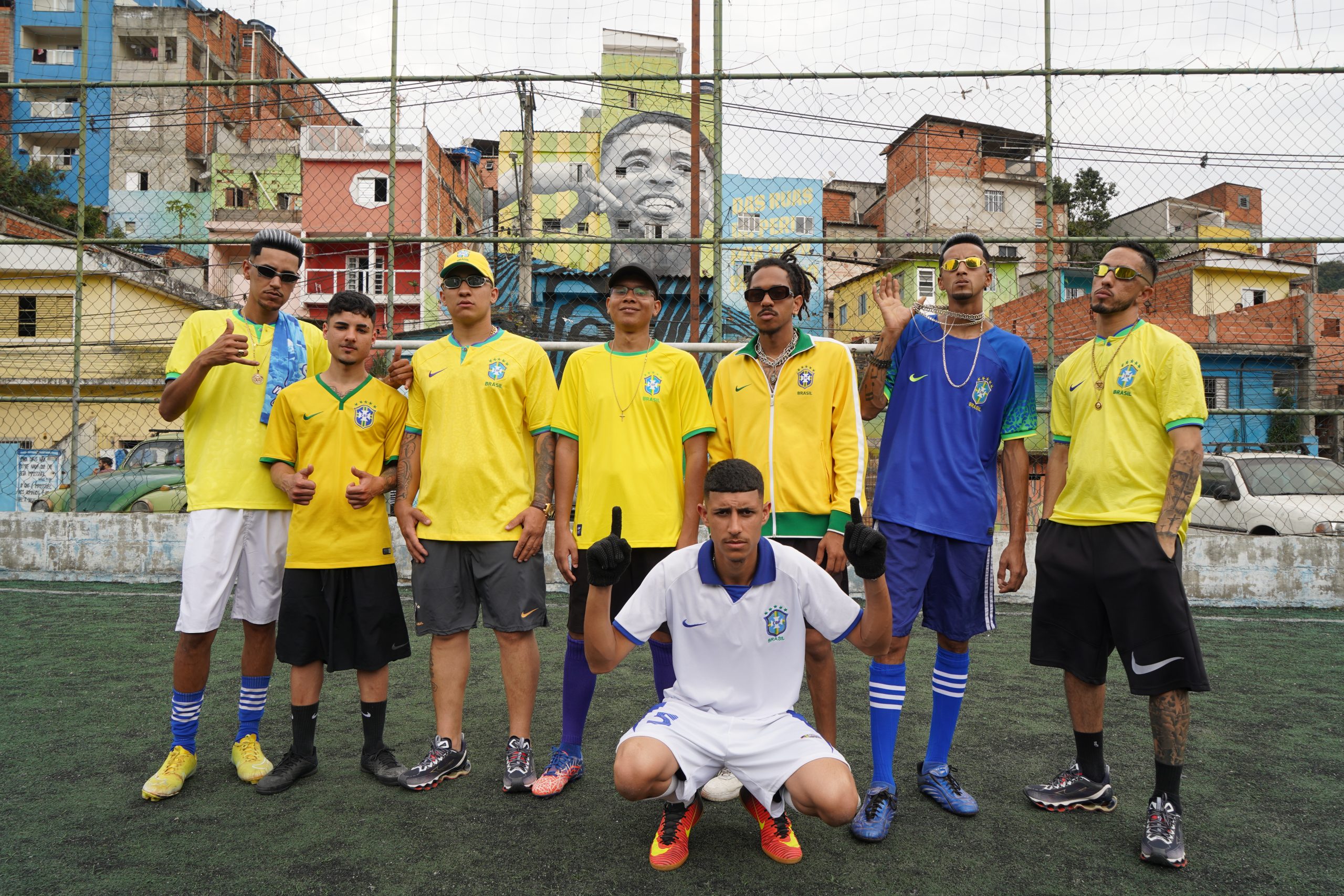 Em clima de Copa do Mundo, MC's declaram vitória do Brasil em "Toca que é Gol"