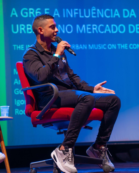 Gestão para 2026: Igor Carvalho, Daniel Ek e lideranças do Airbnb revelam as estratégias das empresas bilionárias